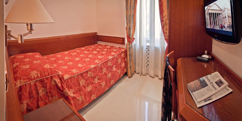 Imagen de la habitación del Hotel San Carlo, Plaza de Espa&ntilde;a. Foto 5