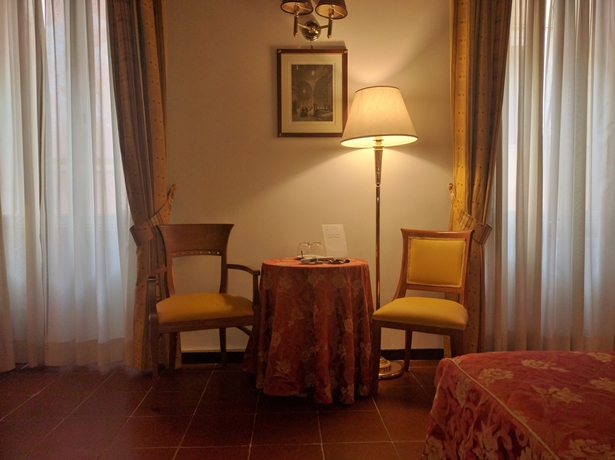 Imagen de la habitación del Hotel San Carlo, Plaza de Espa&ntilde;a. Foto 7