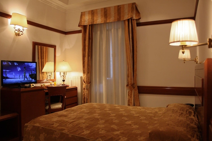 Imagen de la habitación del Hotel San Carlo, Plaza de Espa&ntilde;a. Foto 9