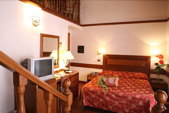 Imagen de la habitación del Hotel San Carlo, Plaza de Espa&ntilde;a. Foto 12