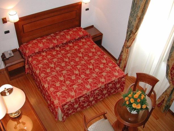 Imagen de la habitación del Hotel San Carlo, Plaza de Espa&ntilde;a. Foto 14