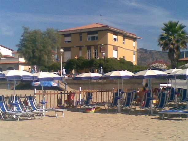 Imagen de los exteriores del Hotel San Carlo, Terracina. Foto 6