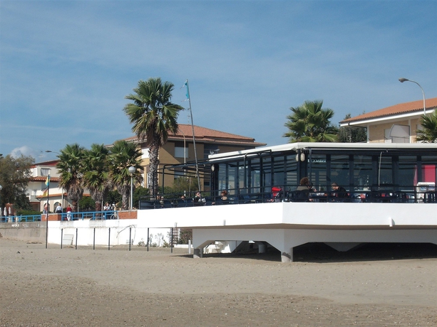 Imagen de los exteriores del Hotel San Carlo, Terracina. Foto 7