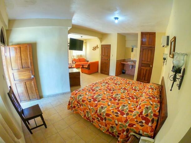 Imagen de la habitación del Hotel San Carlos, Cerro Azul. Foto 15