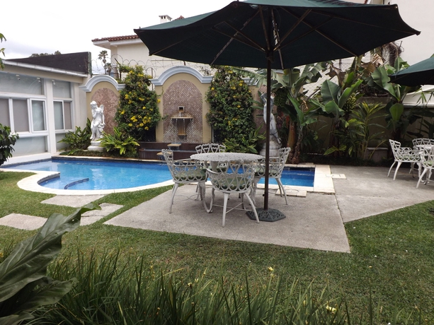Imagen de la piscina del Hotel San Carlos, Ciudad de Guatemala. Foto 12