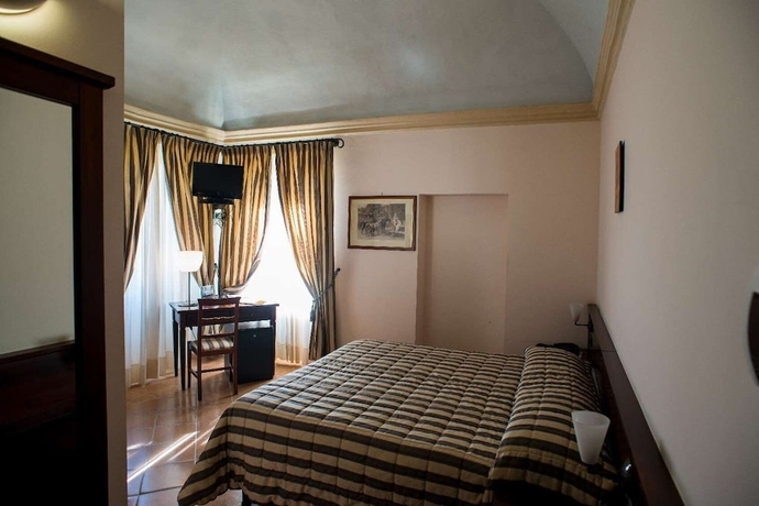 Imagen de la habitación del Hotel San Claudio. Foto 2