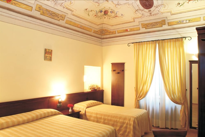 Imagen de la habitación del Hotel San Claudio. Foto 8