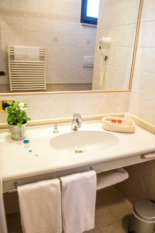 Imagen de la habitación del Hotel San Clemente. Foto 9