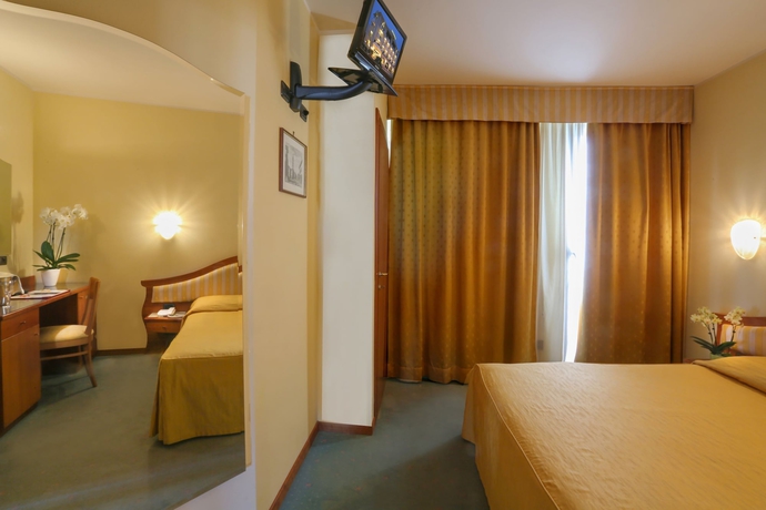 Imagen de la habitación del Hotel San Clemente. Foto 11