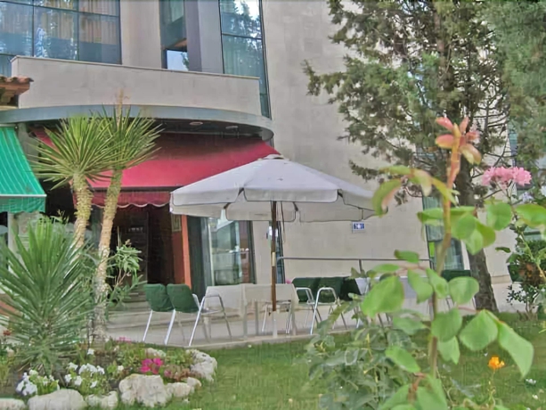 Imagen de los exteriores del Hotel San Crist&oacute;bal, LA CIST&Eacute;RNIGA. Foto 14