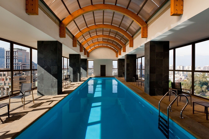 Imagen de la piscina del Hotel San Crist&oacute;bal Suites Bellas Artes. Foto 12