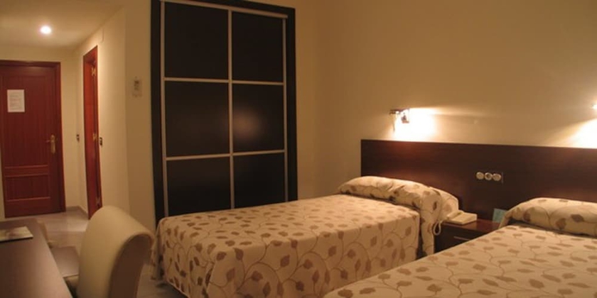 Imagen de la habitación del Hotel San Cristobal, Coria. Foto 7