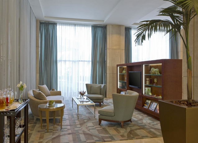 Imagen del bar/restaurante del Hotel San Cristobal Tower. Foto 5