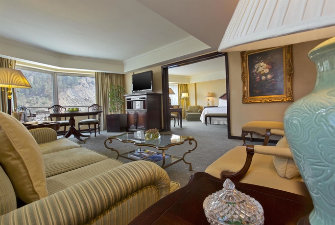 Imagen de la habitación del Hotel San Cristobal Tower. Foto 8