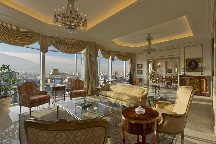 Imagen de la habitación del Hotel San Cristobal Tower. Foto 11