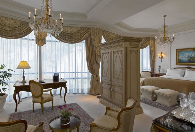 Imagen de la habitación del Hotel San Cristobal Tower. Foto 12