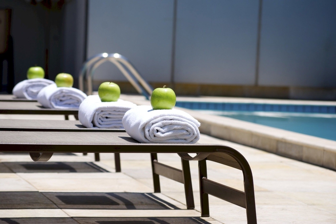 Imagen de la piscina del Hotel San Diego Convention Lourdes. Foto 14