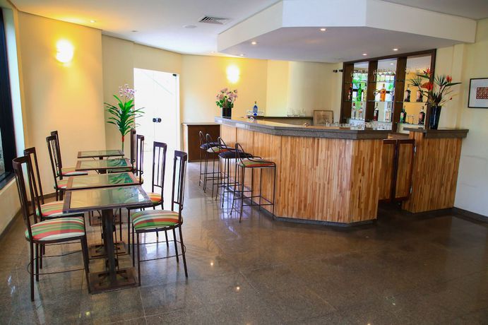 Imagen del bar/restaurante del Hotel San Diego Su&iacute;tes S&atilde;o Jos&eacute; dos Campos. Foto 4