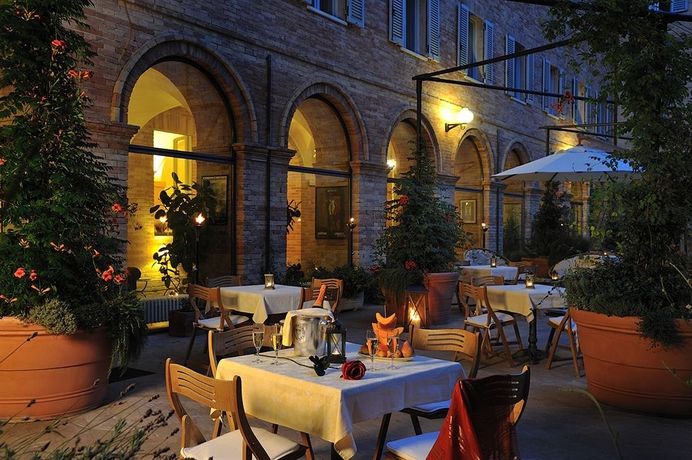Imagen del bar/restaurante del Hotel San Domenico, Urbino. Foto 9