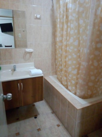 Imagen de la habitación del Hotel San Felipe Suites. Foto 8