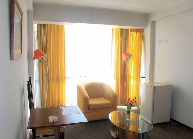 Imagen de la habitación del Hotel San Felipe Suites. Foto 10