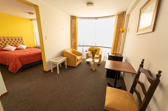 Imagen de la habitación del Hotel San Felipe Suites. Foto 15