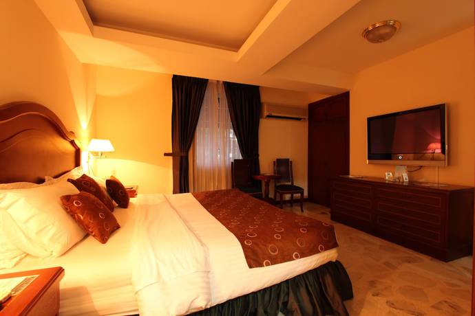 Imagen de la habitación del Hotel San Fernando Real. Foto 8