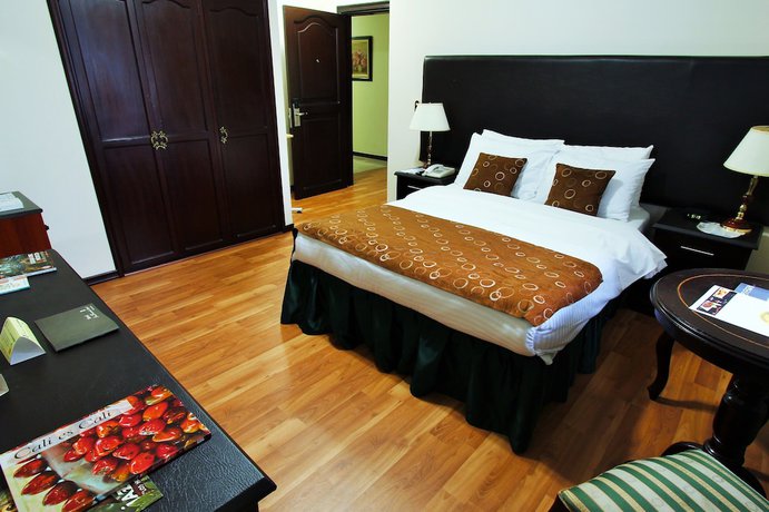 Imagen de la habitación del Hotel San Fernando Real. Foto 14