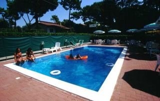 Imagen de la piscina del Hotel San Francesco, Pisa. Foto 4