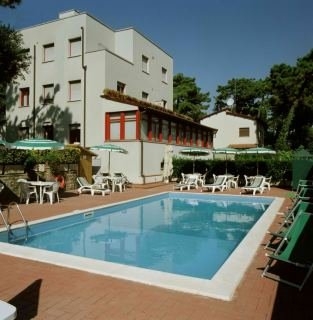 Imagen de la piscina del Hotel San Francesco, Pisa. Foto 6