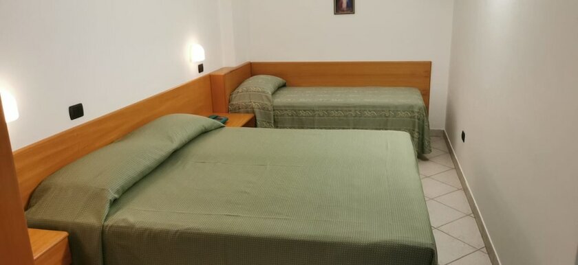 Imagen de la habitación del Hotel San Francesco, San Giovanni Rotondo. Foto 12