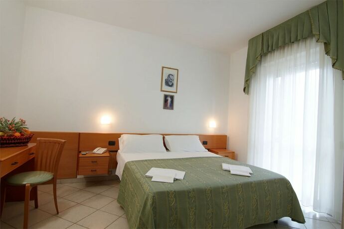 Imagen de la habitación del Hotel San Francesco, San Giovanni Rotondo. Foto 13