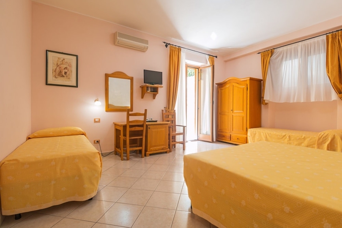 Imagen de la habitación del Hotel San Francisco, Cala Gonone. Foto 2