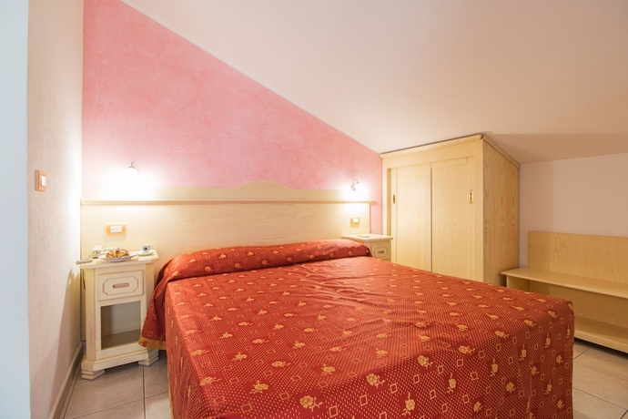 Imagen de la habitación del Hotel San Francisco, Cala Gonone. Foto 5