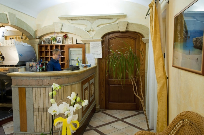 Imagen de los interiores del Hotel San Francisco, Cala Gonone. Foto 17