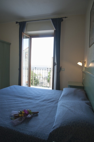 Imagen de la habitación del Hotel San Francisco, Cala Gonone. Foto 9