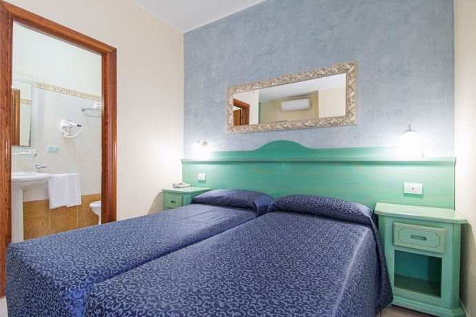 Imagen de la habitación del Hotel San Francisco, Cala Gonone. Foto 13