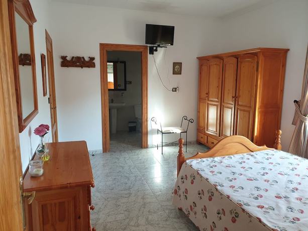 Imagen de la habitación del Hotel San Francisco, Santiago-Pontones. Foto 7