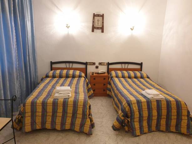 Imagen de la habitación del Hotel San Francisco, Santiago-Pontones. Foto 10