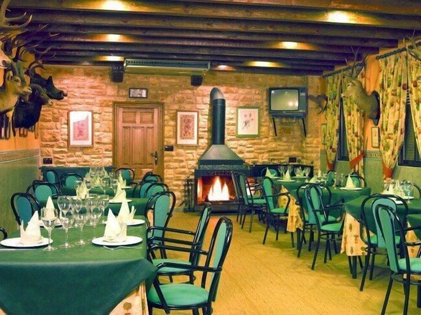 Imagen del bar/restaurante del Hotel San Francisco, Santiago-Pontones. Foto 3