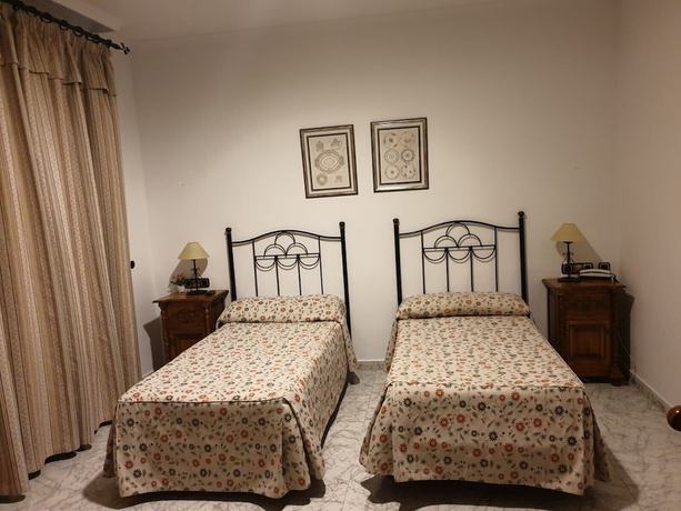 Imagen de la habitación del Hotel San Francisco, Santiago-Pontones. Foto 11