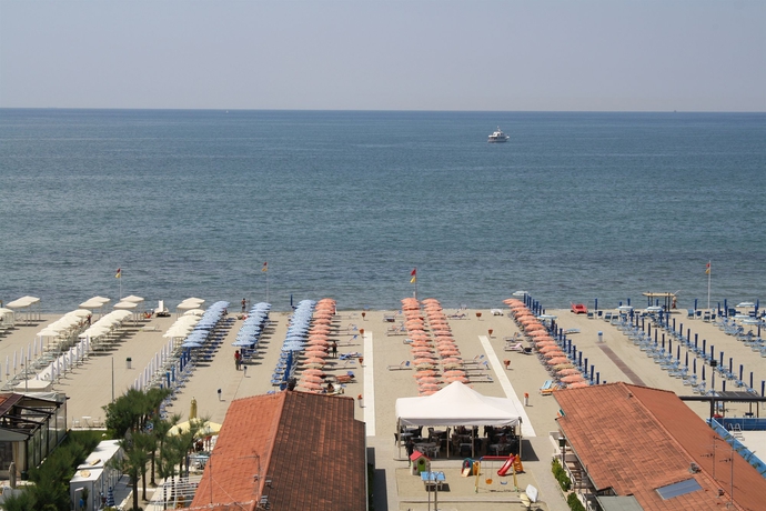 Imagen de los exteriores del Hotel San Francisco, Viareggio. Foto 12