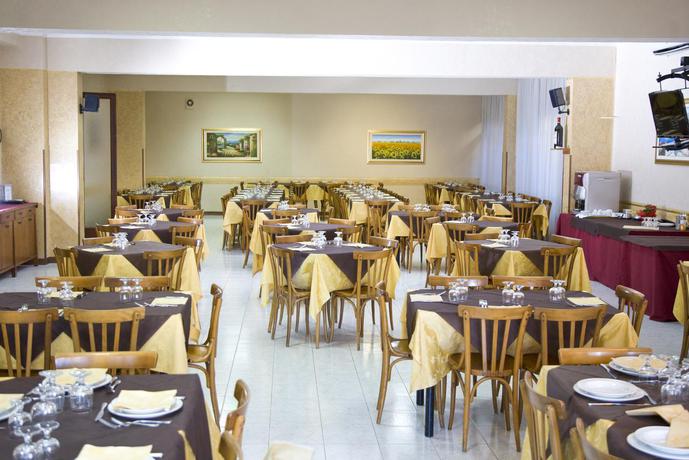 Imagen del bar/restaurante del Hotel San Gabriele, Loreto. Foto 7