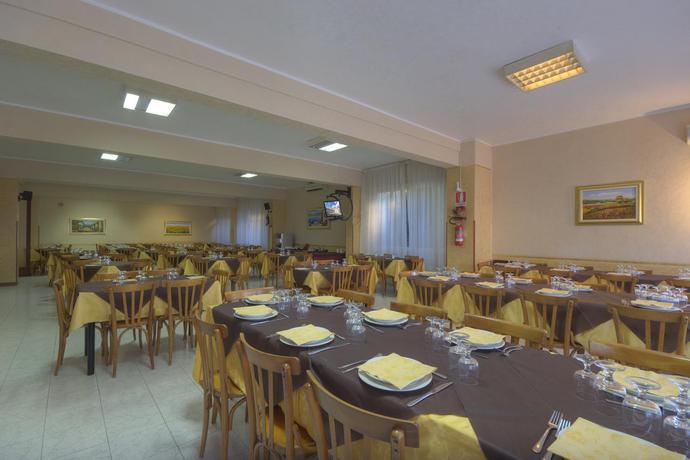 Imagen del bar/restaurante del Hotel San Gabriele, Loreto. Foto 9