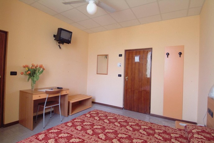 Imagen de la habitación del Hotel San Geminiano. Foto 14