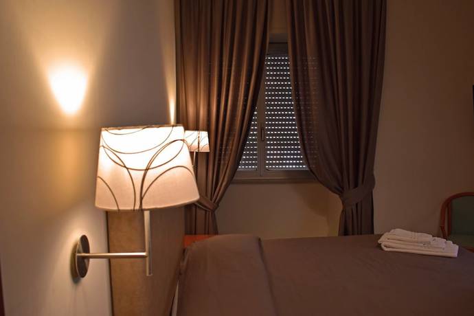 Imagen de la habitación del Hotel San Germano. Foto 8