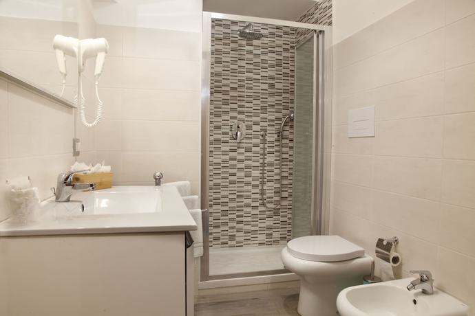 Imagen de la habitación del Hotel San Germano. Foto 9