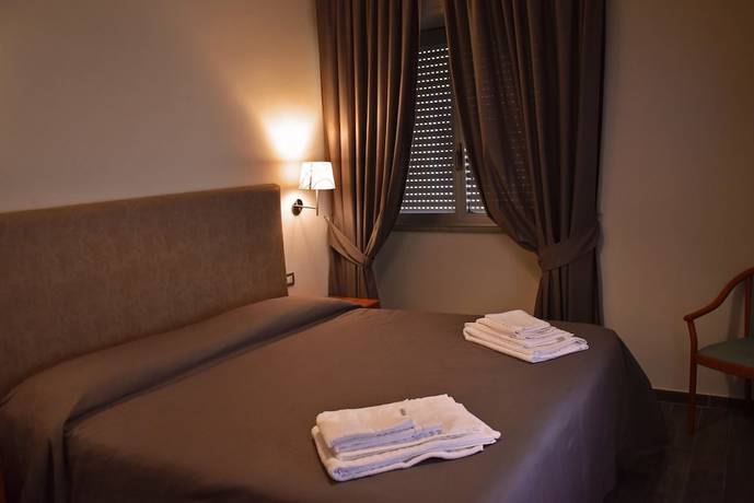 Imagen de la habitación del Hotel San Germano. Foto 12