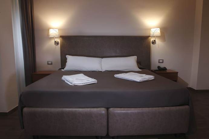 Imagen de la habitación del Hotel San Germano. Foto 13