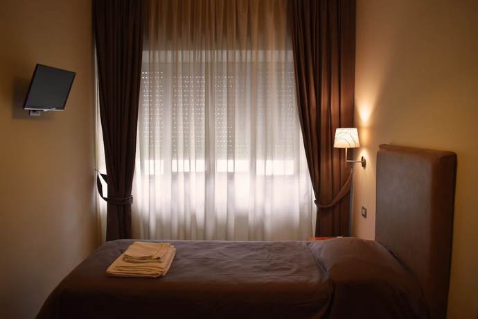 Imagen de la habitación del Hotel San Germano. Foto 15